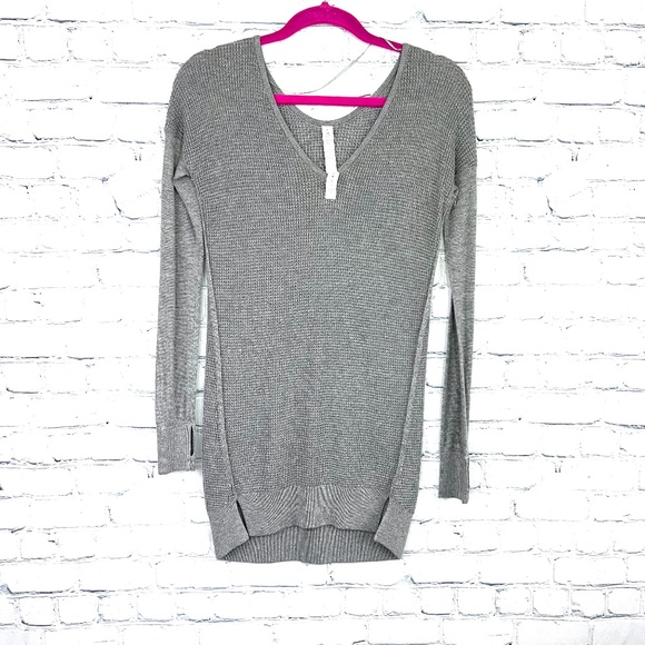 lululemon athletica Sweaters - |•LULULEMON ATHLETICA•| Grey V-Neck Knit Sweater Thumbhole